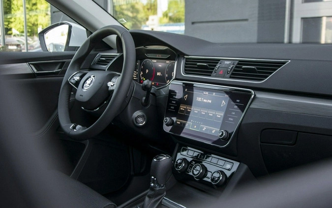 Skoda Superb cena 172000 przebieg: 5, rok produkcji 2024 z Brusy małe 407